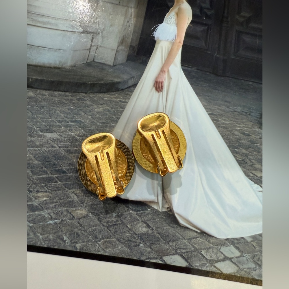 LOT 2286 24K gold plated CELINE vintage triomphe crystals clip on earrings - Picture 7 of 7